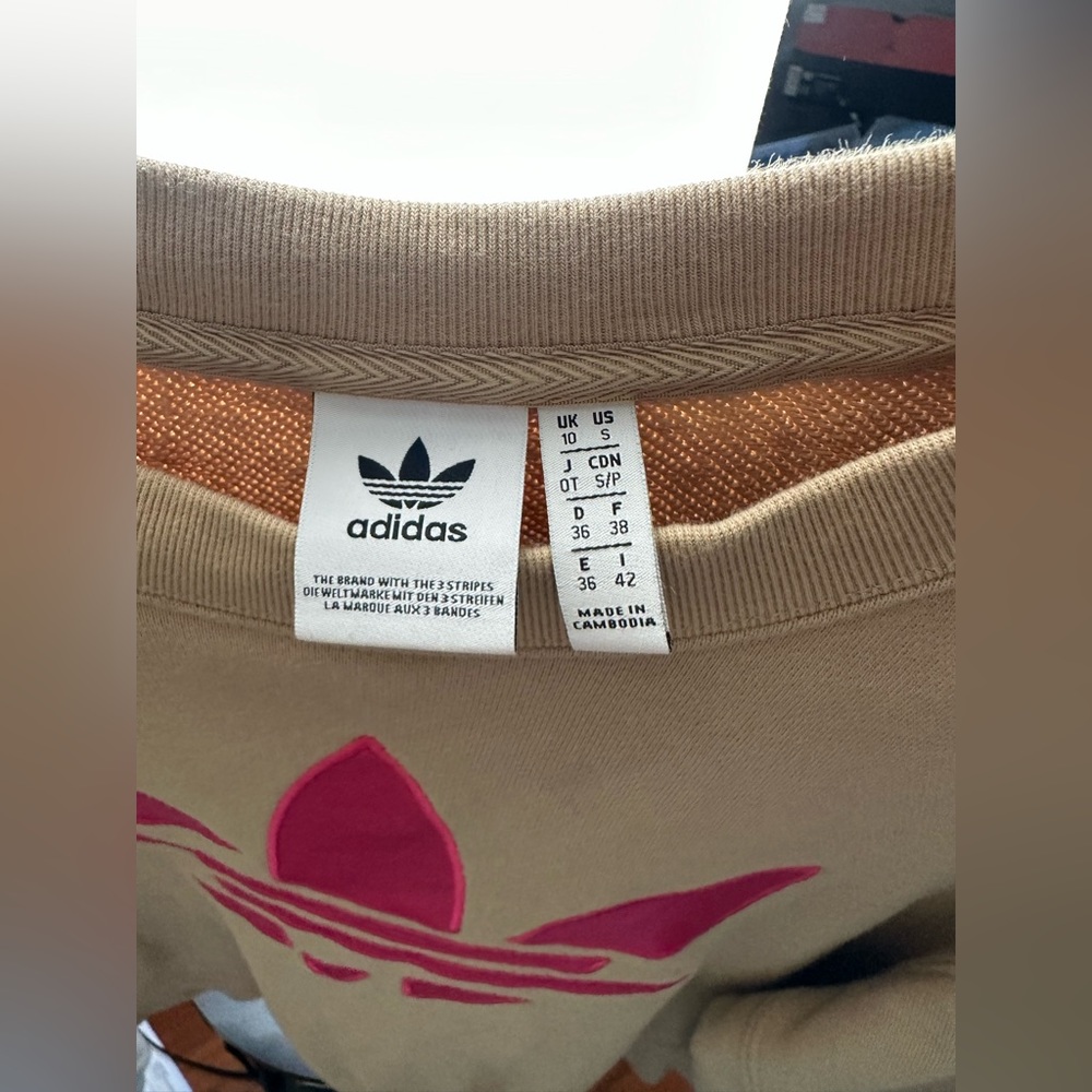 Women’s cropped Adidas crew neck, size small. - Picture 2 of 3